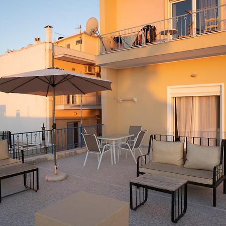 Central Mytilene City-View Apartment For 7 المظهر الخارجي الصورة